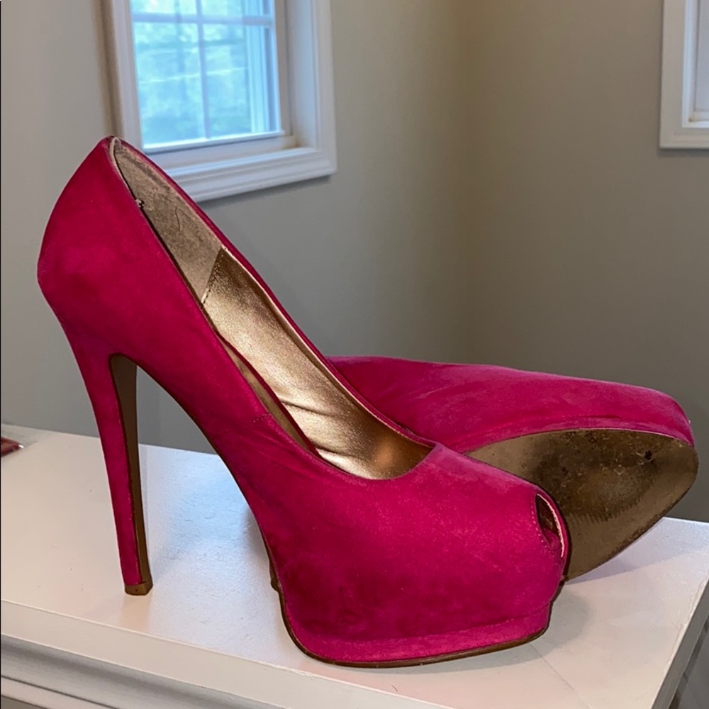 Peep toe pump